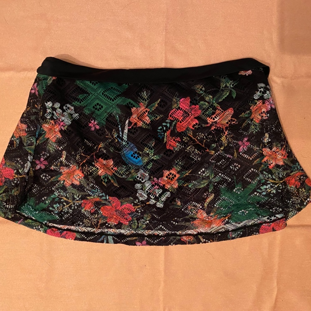 Pretty Floral Mesh Swim Skirt size Small